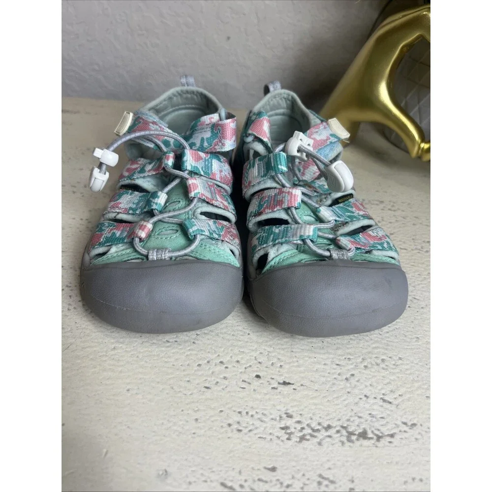 KEEN Newport H2 1026276 Camo/Pink Icing Sandal Shoes Girls Kid's Size 1